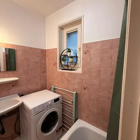 Charming In A Great Location Apartment *